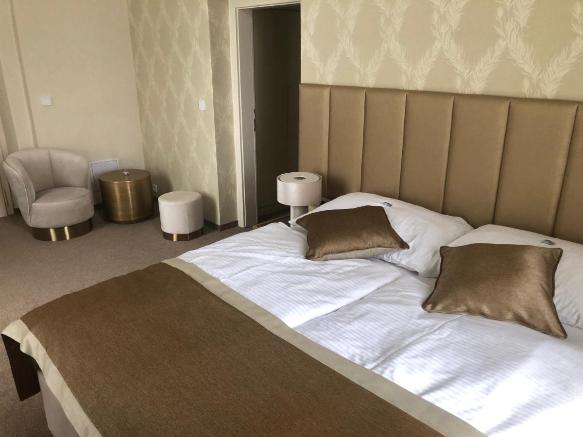 Hotel Panstvi Dlouha Lhota Екстер'єр фото