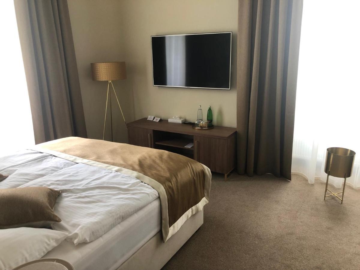 Hotel Panstvi Dlouha Lhota Екстер'єр фото