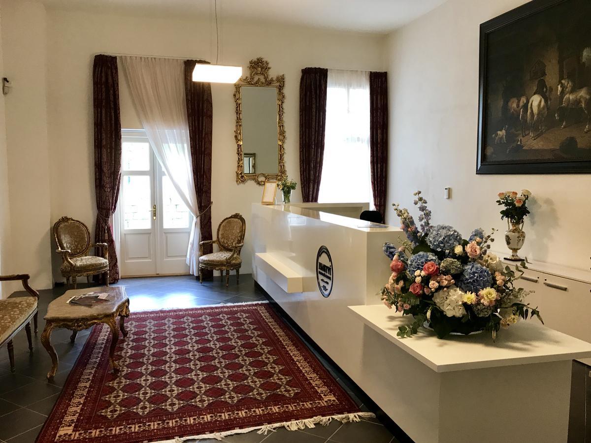 Hotel Panstvi Dlouha Lhota Екстер'єр фото