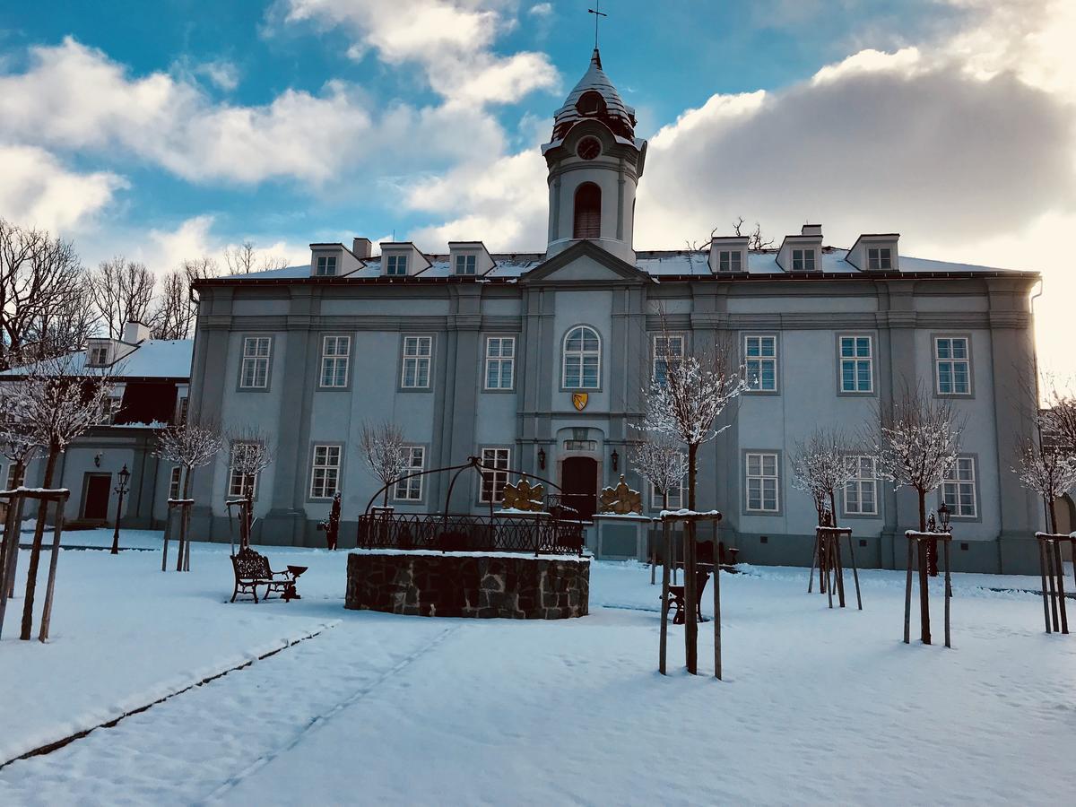 Hotel Panstvi Dlouha Lhota Екстер'єр фото