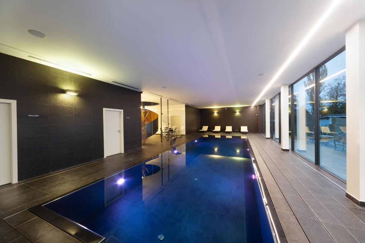 Hotel Panstvi Dlouha Lhota Екстер'єр фото